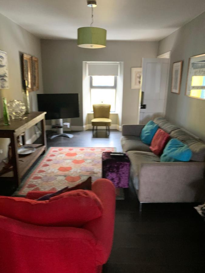 The Town House Apartment คิลลีเบกส์ ภายนอก รูปภาพ
